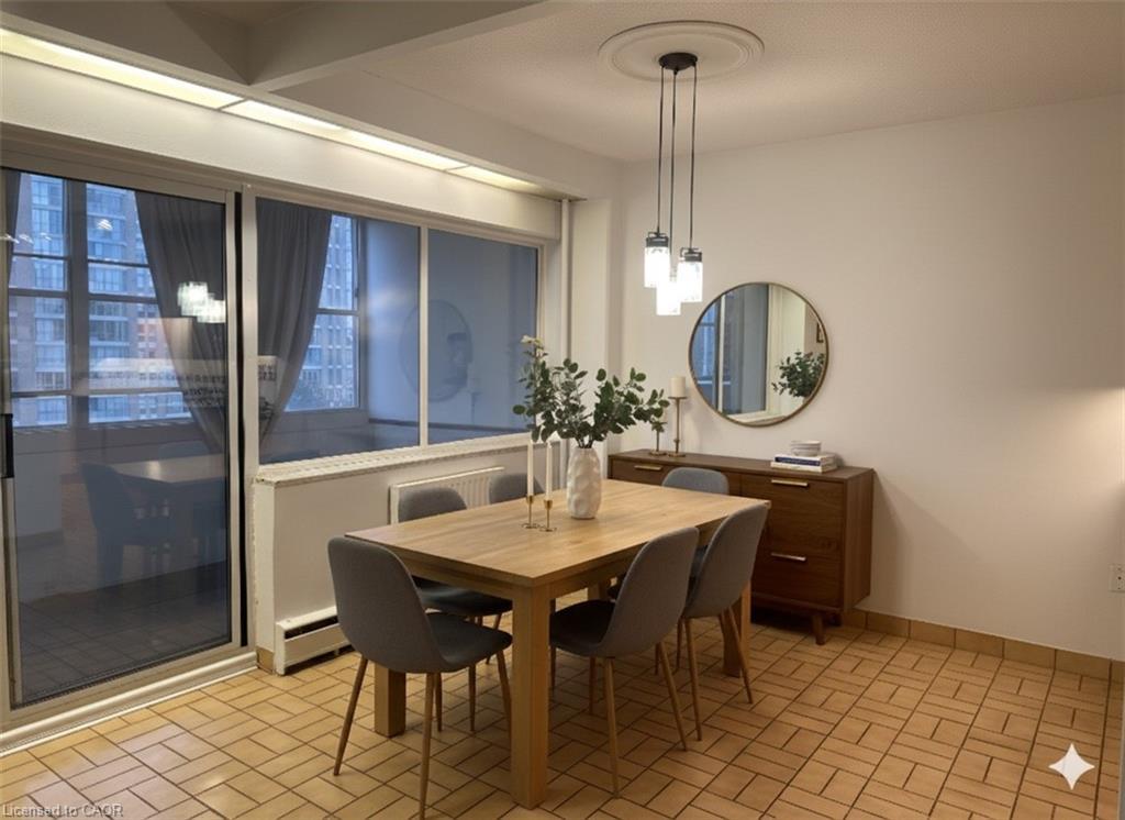 603-45 Westmount Road N, Waterloo, ON - Indoor Photo Showing Dining Room