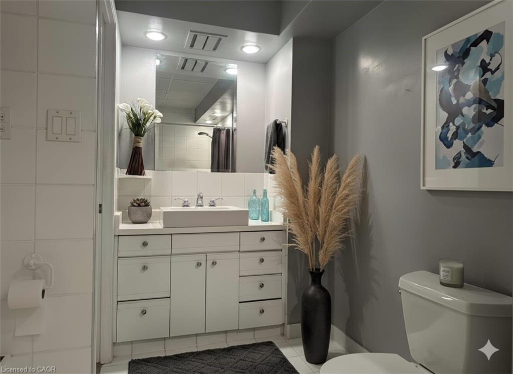 603-45 Westmount Road N, Waterloo, ON - Indoor Photo Showing Bathroom