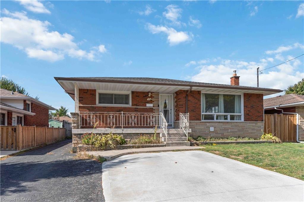 90 Rainbow Drive, Hamilton, ON - Outdoor With Deck Patio Veranda