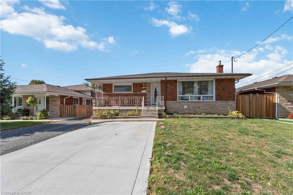 90 Rainbow Drive, Hamilton, ON - Outdoor