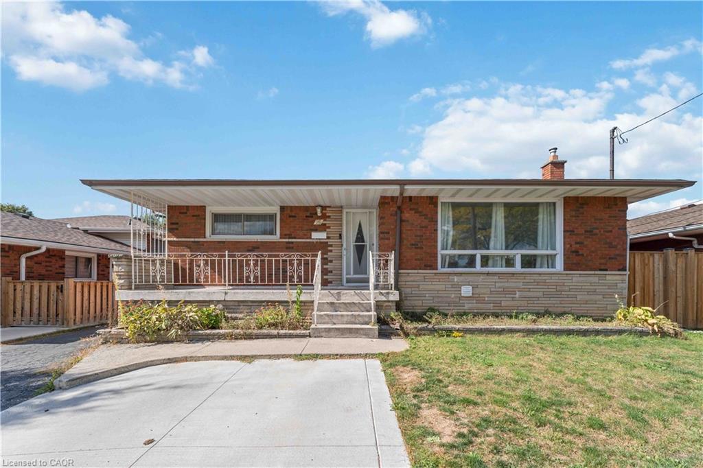 90 Rainbow Drive, Hamilton, ON - Outdoor With Deck Patio Veranda