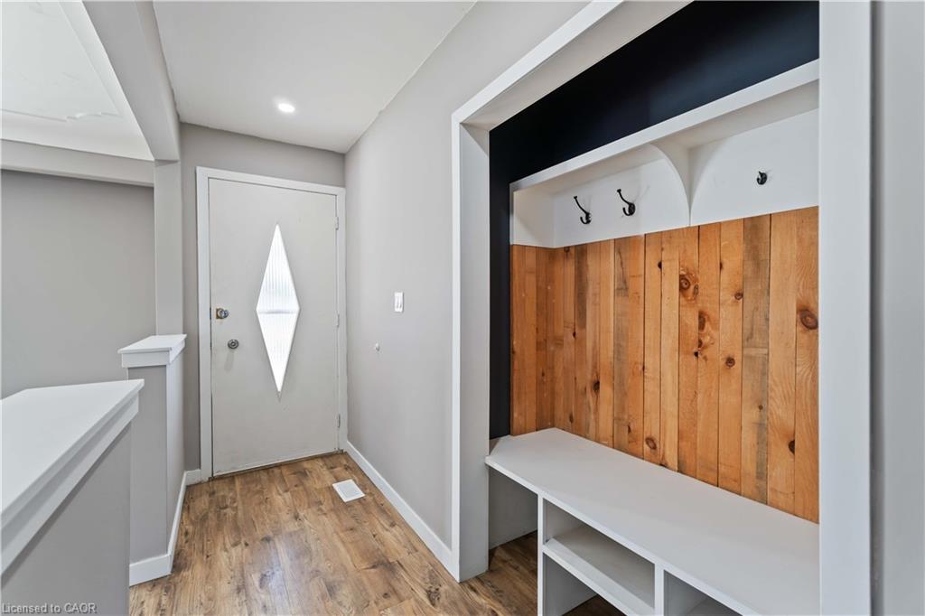 90 Rainbow Drive, Hamilton, ON - Indoor Photo Showing Other Room