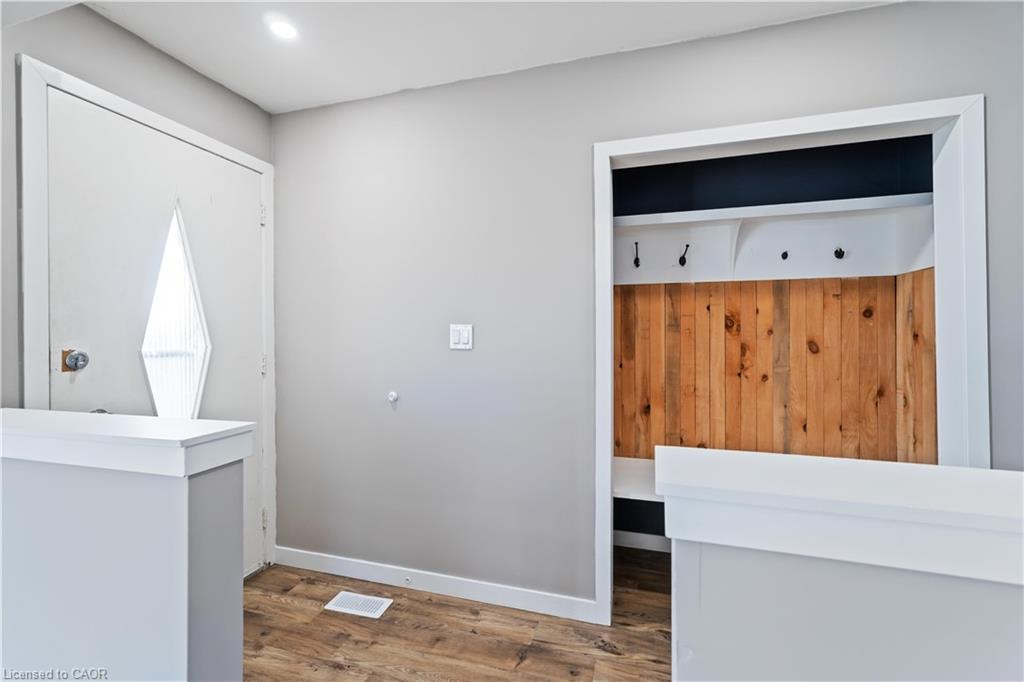 90 Rainbow Drive, Hamilton, ON - Indoor