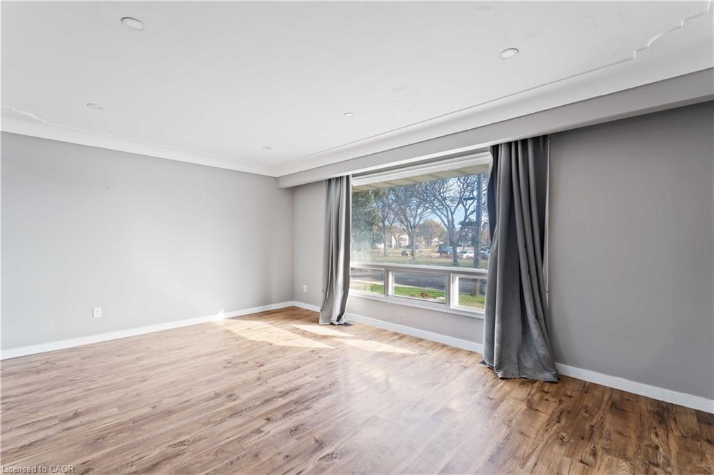 90 Rainbow Drive, Hamilton, ON - Indoor Photo Showing Other Room