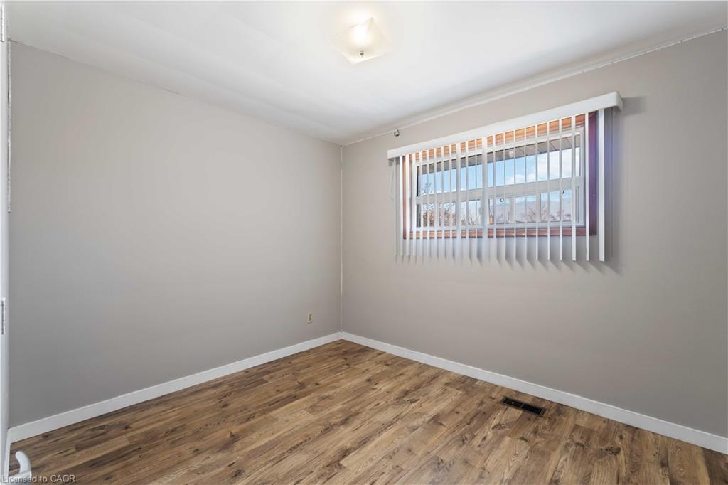 90 Rainbow Drive, Hamilton, ON - Indoor Photo Showing Other Room