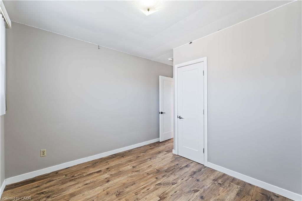 90 Rainbow Drive, Hamilton, ON - Indoor Photo Showing Other Room