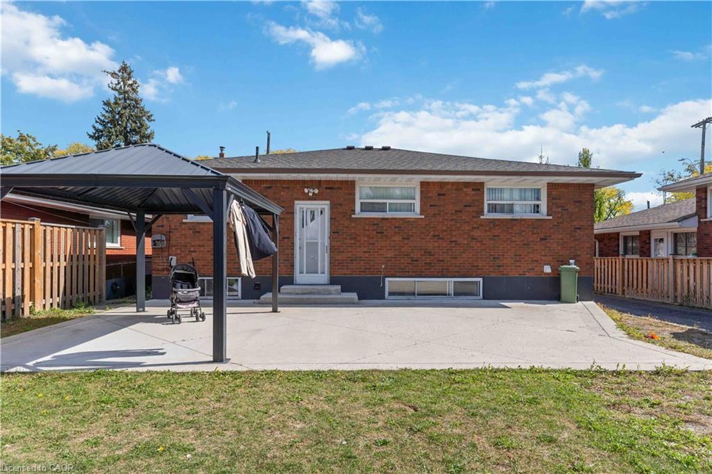 90 Rainbow Drive, Hamilton, ON - Outdoor