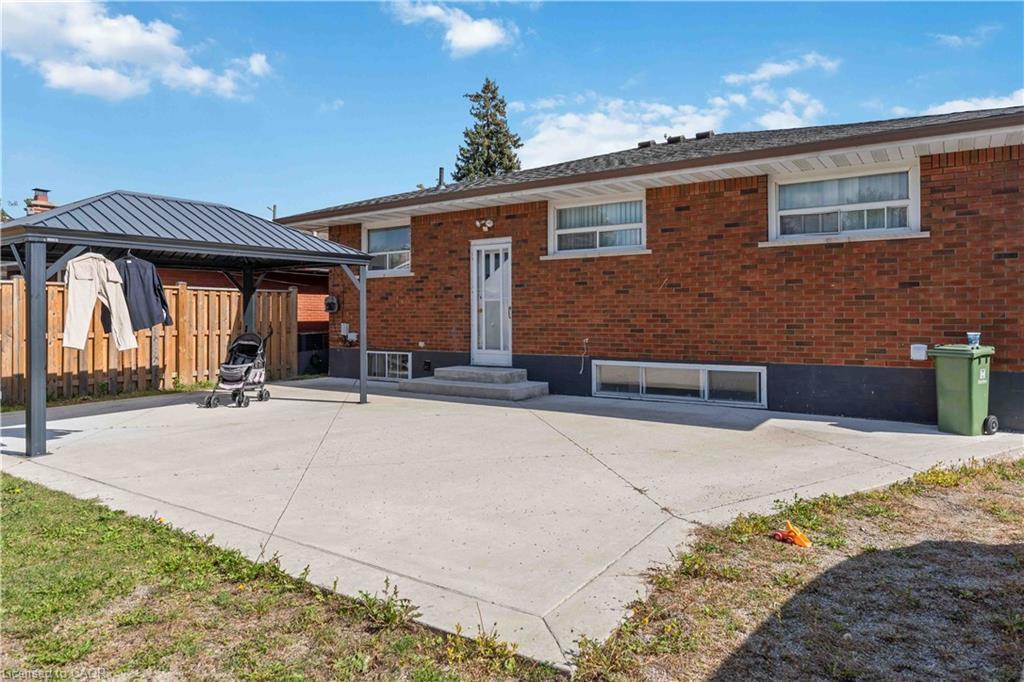 90 Rainbow Drive, Hamilton, ON - Outdoor