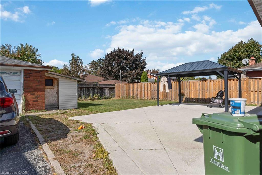 90 Rainbow Drive, Hamilton, ON - Outdoor