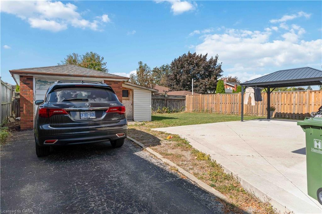 90 Rainbow Drive, Hamilton, ON - Outdoor