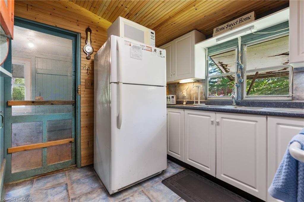 303 Erie Boulevard, Long Point, ON - Indoor Photo Showing Kitchen