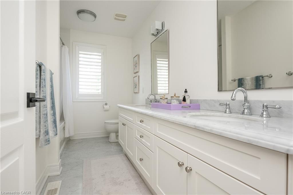 266 Tracina Drive, Oakville, ON - Indoor Photo Showing Bathroom