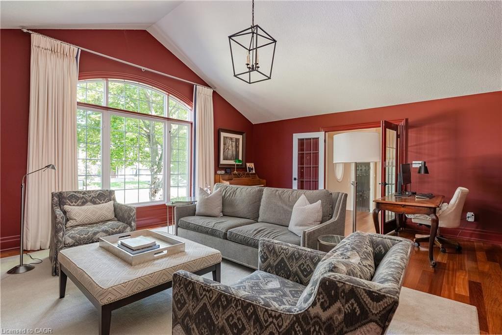 266 Tracina Drive, Oakville, ON - Indoor Photo Showing Living Room