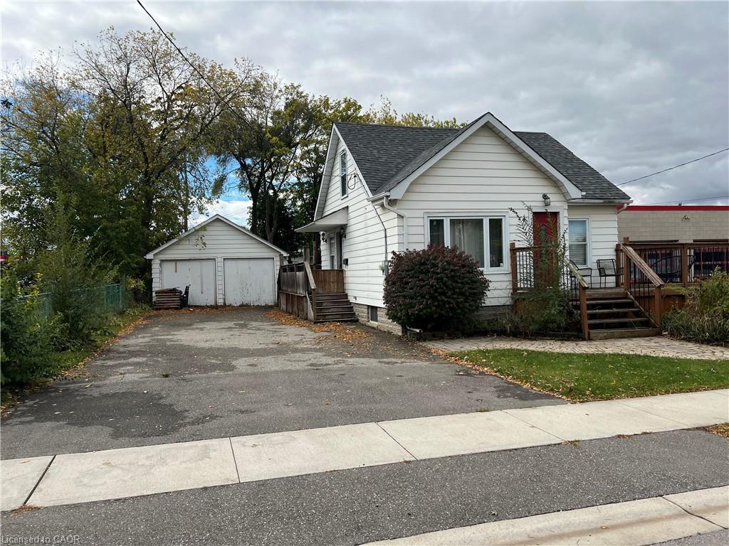 42 Elmwood Avenue, Brantford, ON - Outdoor