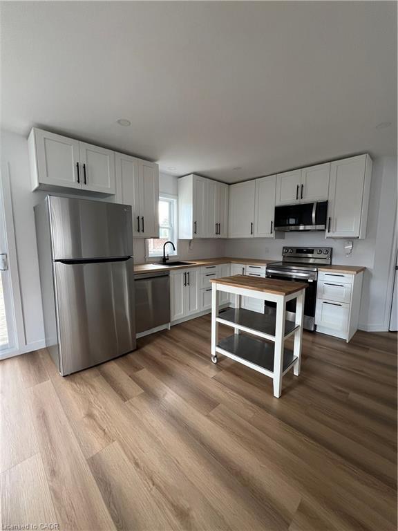 42 Elmwood Avenue, Brantford, ON - Indoor Photo Showing Kitchen