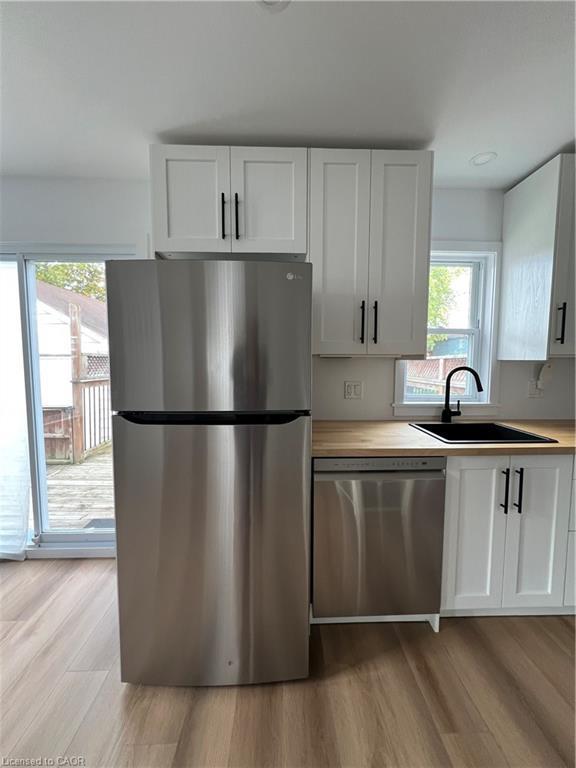42 Elmwood Avenue, Brantford, ON - Indoor Photo Showing Kitchen