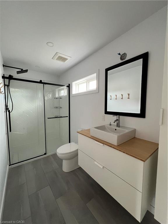 42 Elmwood Avenue, Brantford, ON - Indoor Photo Showing Bathroom