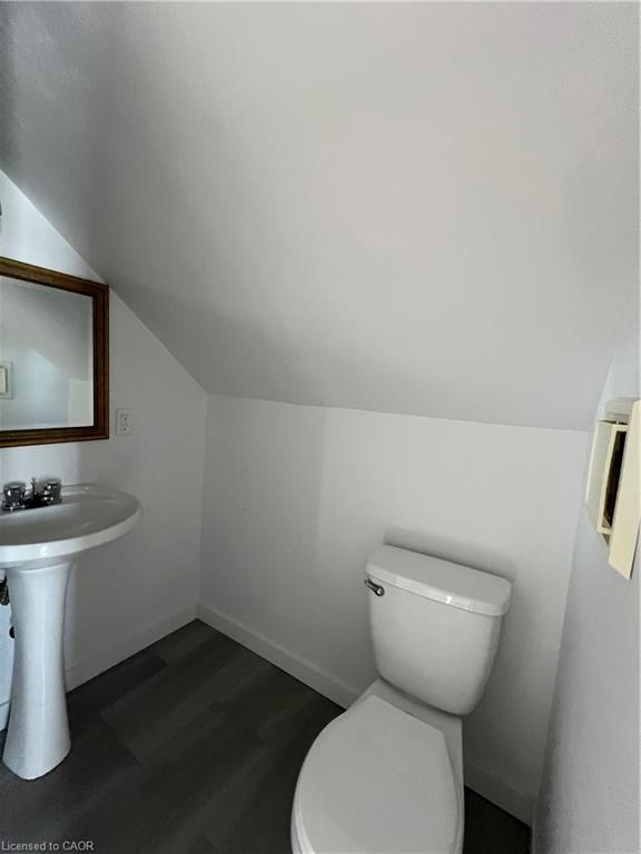 42 Elmwood Avenue, Brantford, ON - Indoor Photo Showing Bathroom