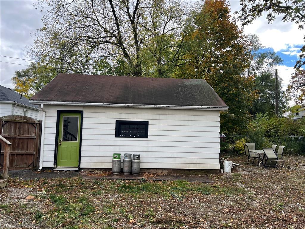 42 Elmwood Avenue, Brantford, ON - Outdoor