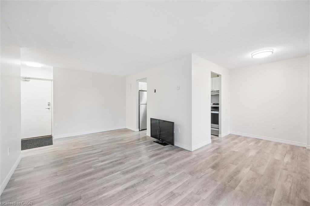 210-279 Chandler Drive, Kitchener, ON - Indoor Photo Showing Other Room