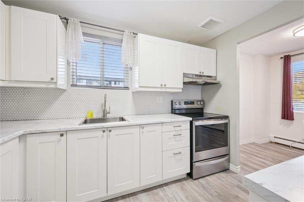 210-279 Chandler Drive, Kitchener, ON - Indoor Photo Showing Kitchen