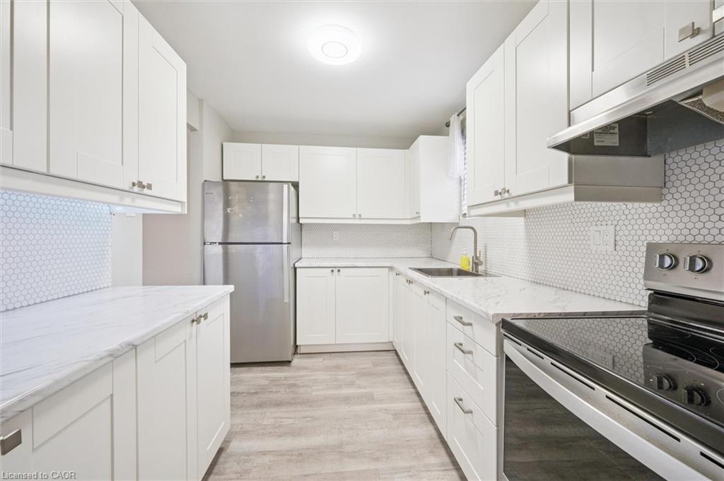 210-279 Chandler Drive, Kitchener, ON - Indoor Photo Showing Kitchen