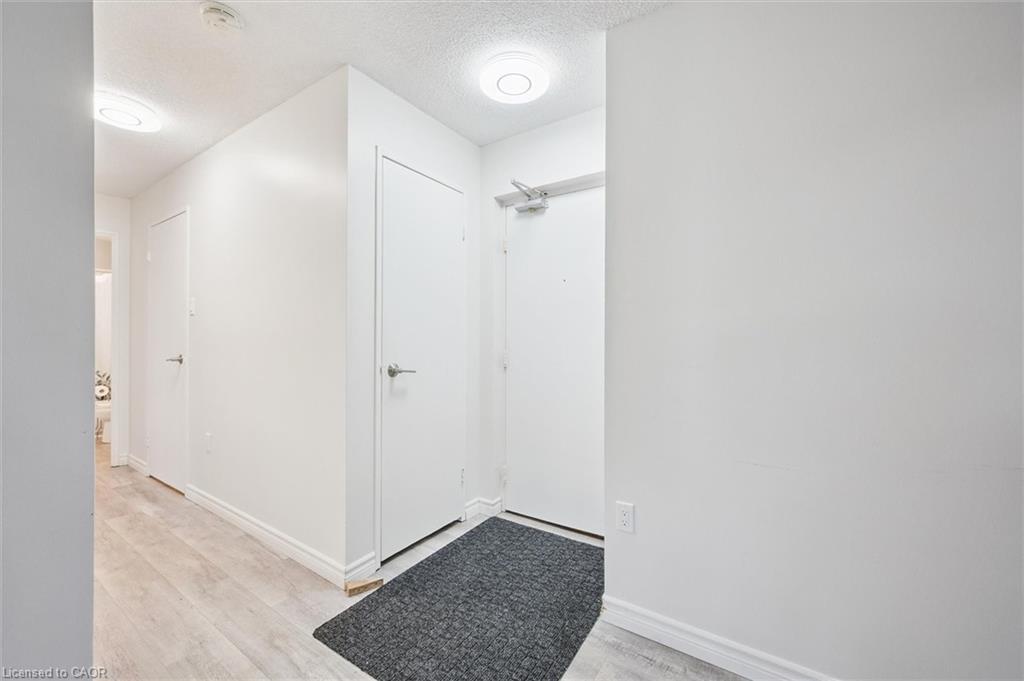 210-279 Chandler Drive, Kitchener, ON - Indoor Photo Showing Other Room