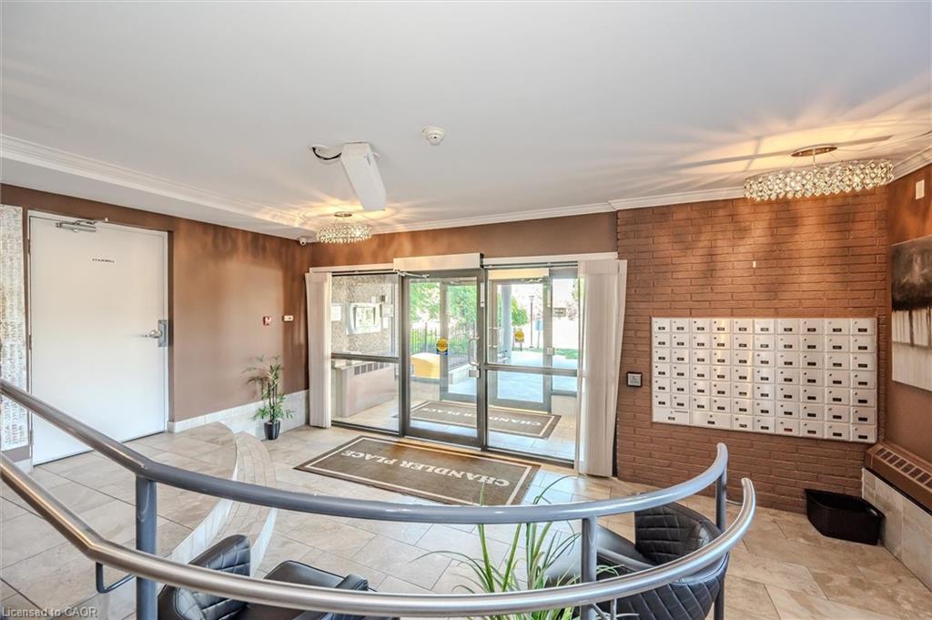 210-279 Chandler Drive, Kitchener, ON - Indoor Photo Showing Other Room