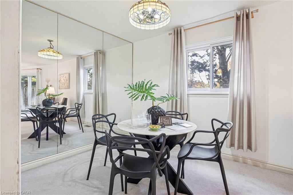 28 Reith Way, Thornhill, ON - Indoor Photo Showing Dining Room