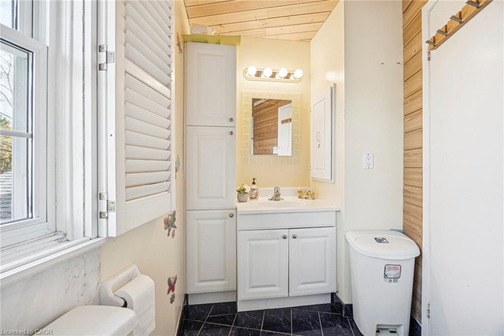 28 Reith Way, Thornhill, ON - Indoor Photo Showing Bathroom