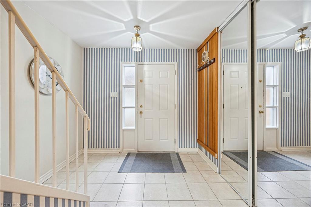 28 Reith Way, Thornhill, ON - Indoor Photo Showing Other Room