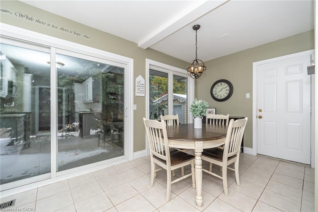 25 Sora Drive, Mississauga, ON - Indoor Photo Showing Dining Room