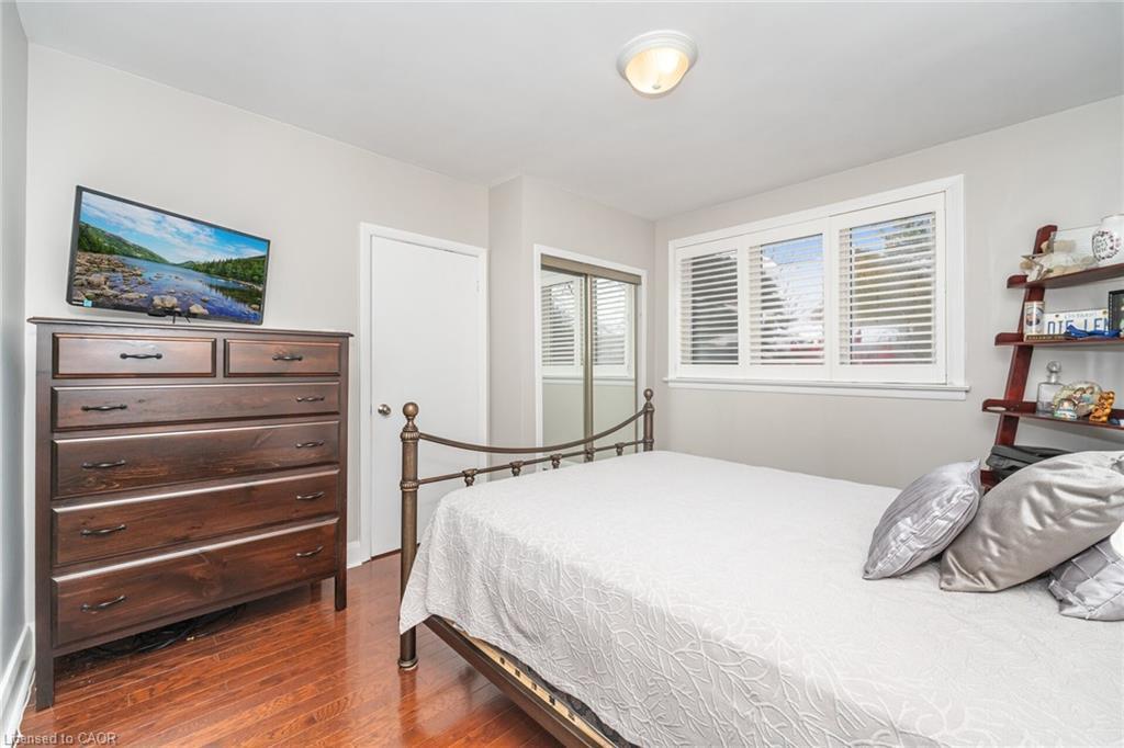 25 Sora Drive, Mississauga, ON - Indoor Photo Showing Bedroom