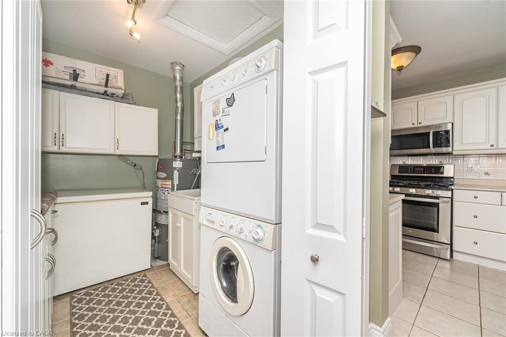 25 Sora Drive, Mississauga, ON - Indoor Photo Showing Laundry Room