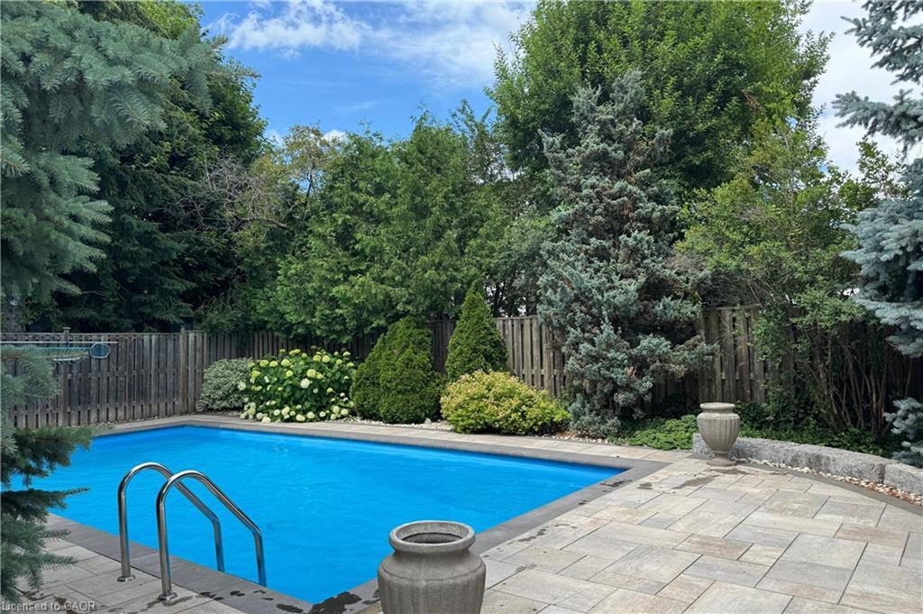 25 Sora Drive, Mississauga, ON - Outdoor With In Ground Pool With Backyard