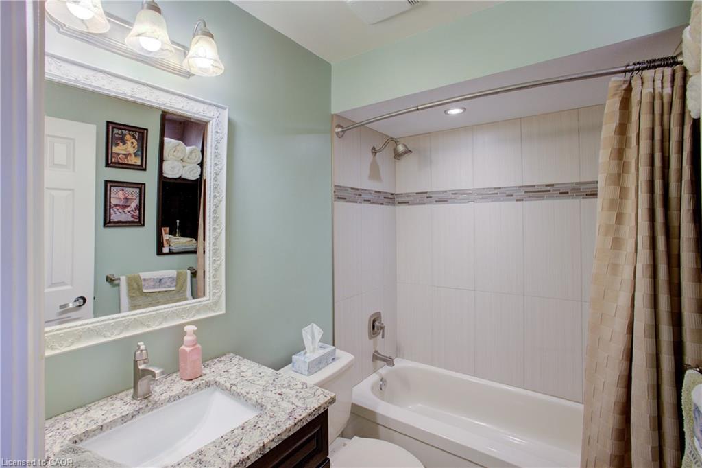 109 Professor'S Lake Parkway, Brampton, ON - Indoor Photo Showing Bathroom