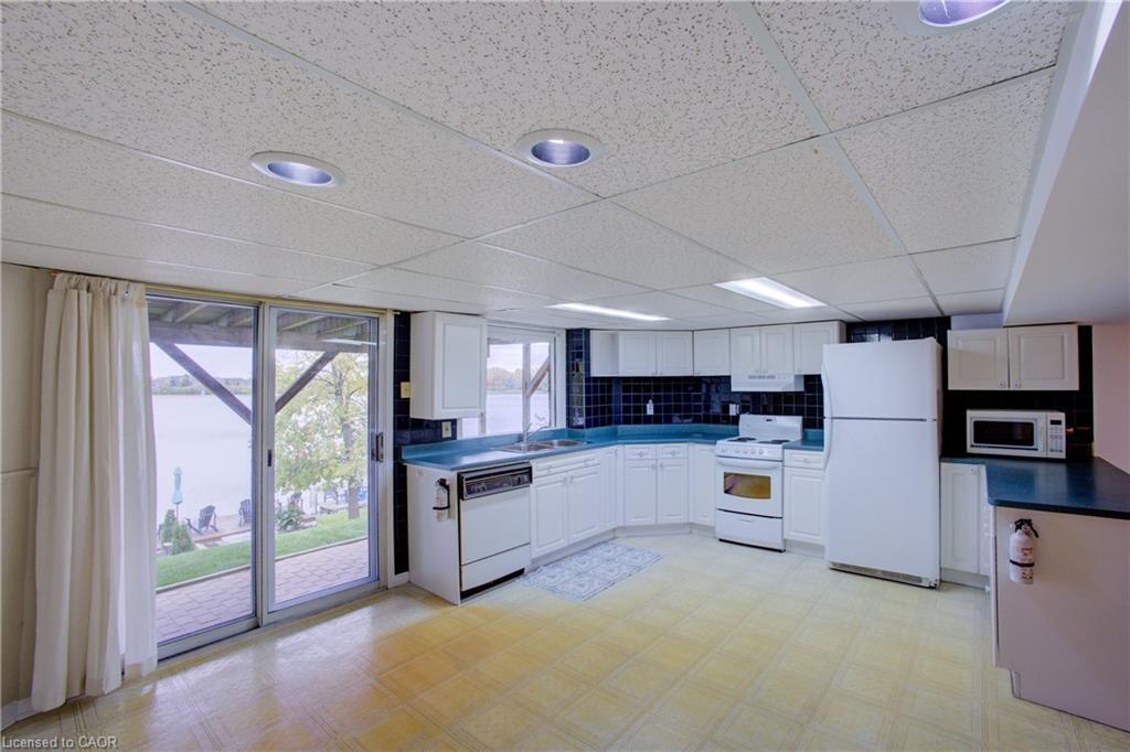 109 Professor'S Lake Parkway, Brampton, ON - Indoor Photo Showing Kitchen