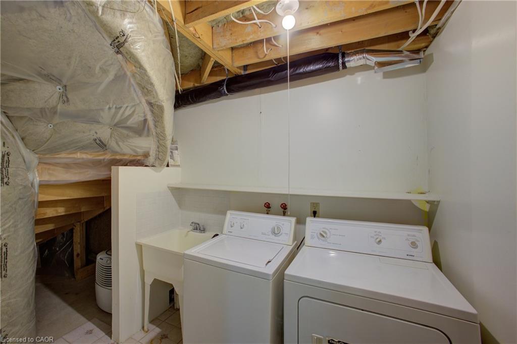109 Professor'S Lake Parkway, Brampton, ON - Indoor Photo Showing Laundry Room
