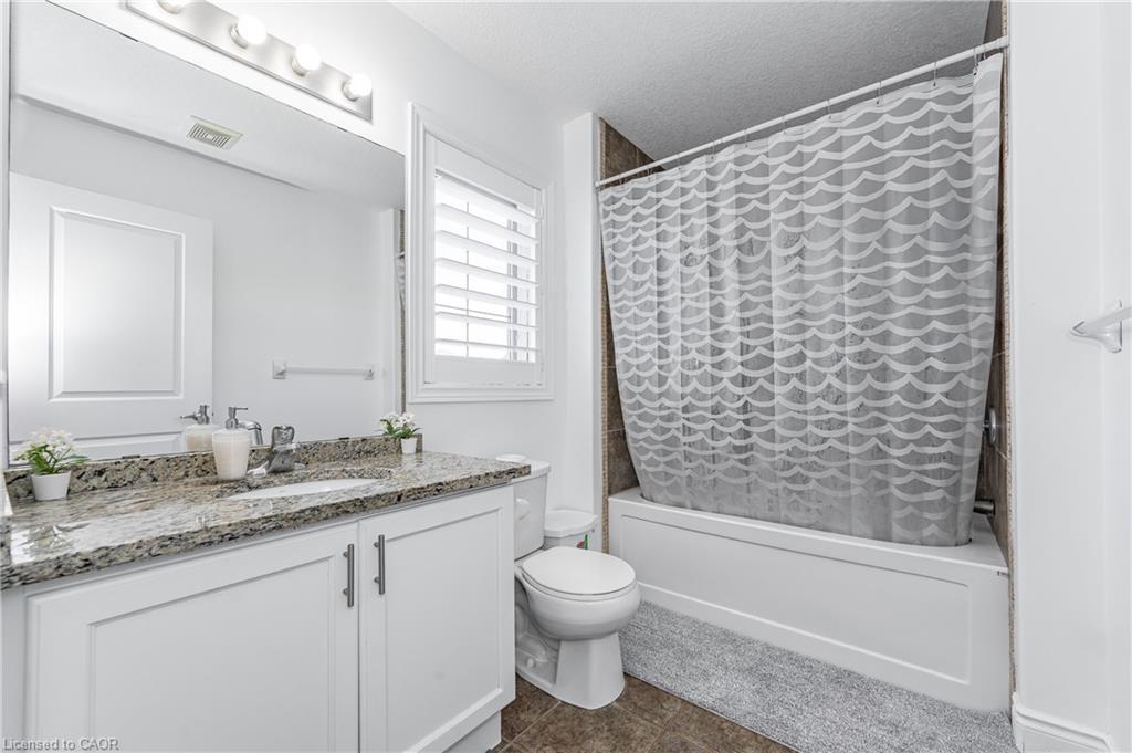 854 Springbank Avenue N, Woodstock, ON - Indoor Photo Showing Bathroom