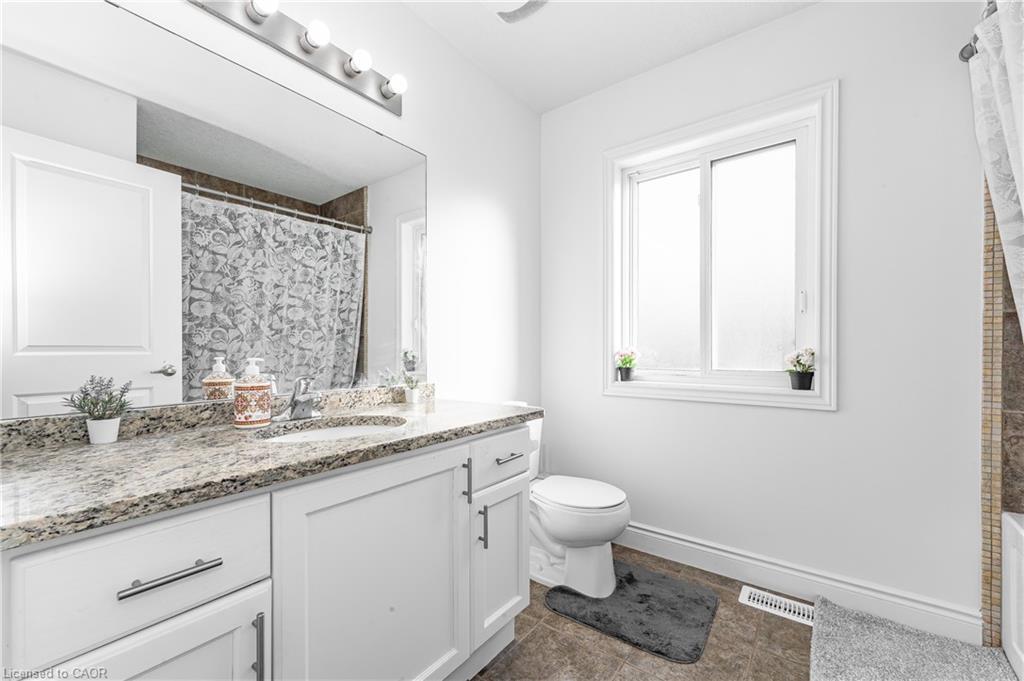 854 Springbank Avenue N, Woodstock, ON - Indoor Photo Showing Bathroom