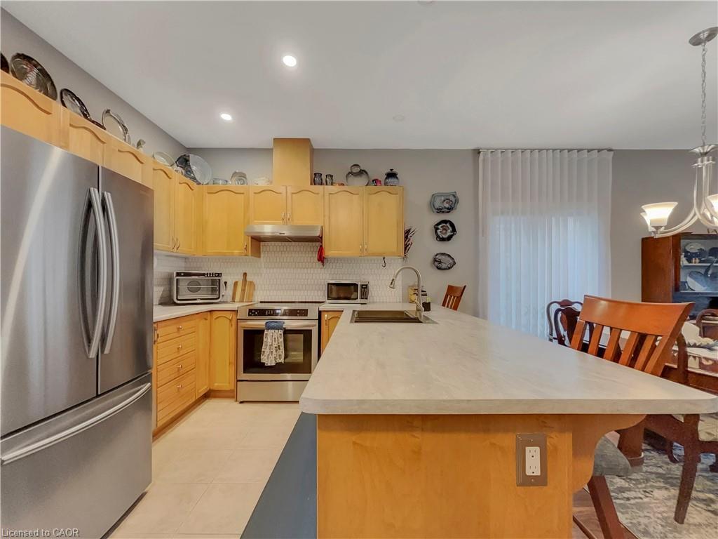 15-566 Southridge Drive, Hamilton, ON - Indoor Photo Showing Kitchen With Stainless Steel Kitchen