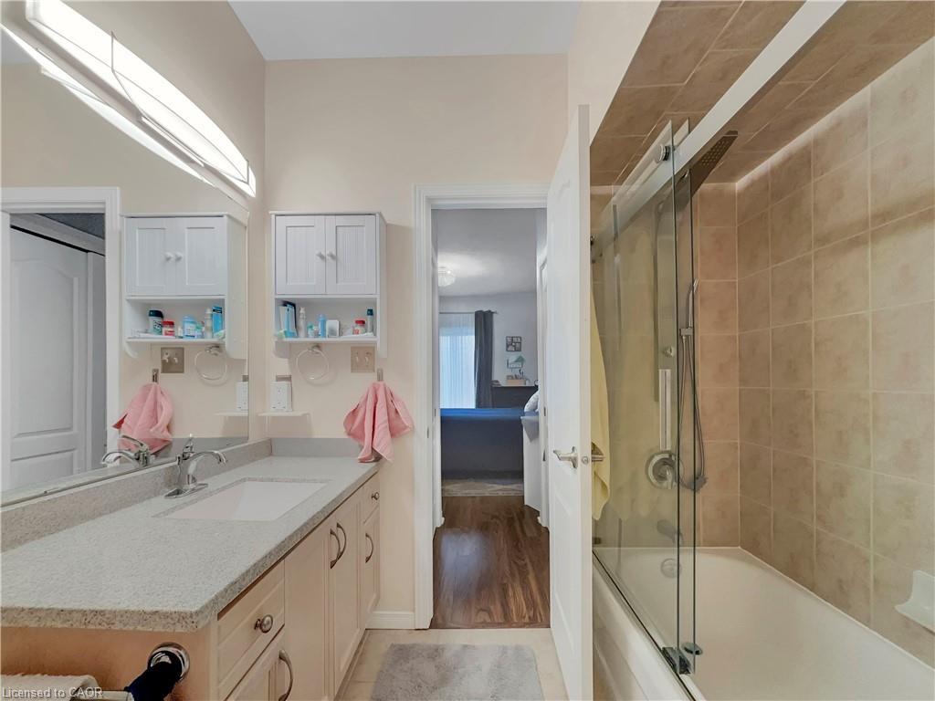 15-566 Southridge Drive, Hamilton, ON - Indoor Photo Showing Bathroom