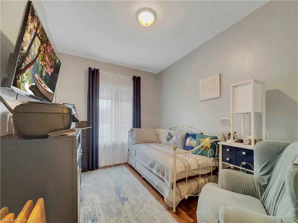 15-566 Southridge Drive, Hamilton, ON - Indoor Photo Showing Bedroom