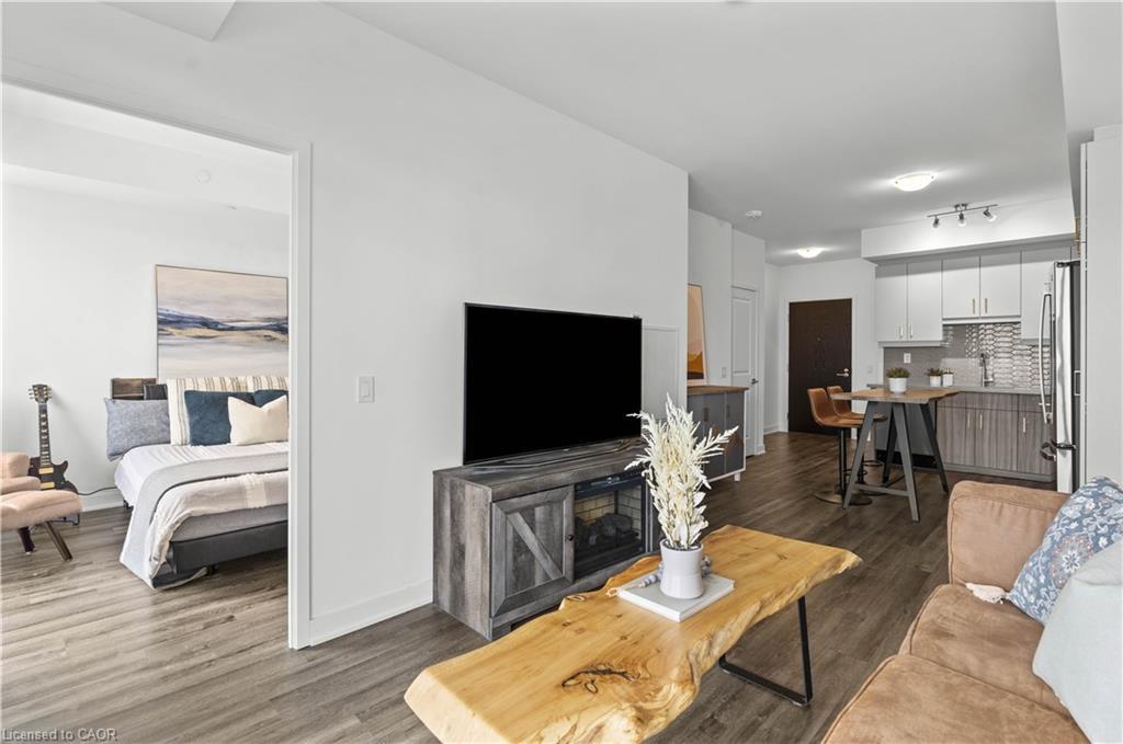 1604-2007 James Street, Burlington, ON - Indoor Photo Showing Living Room With Fireplace