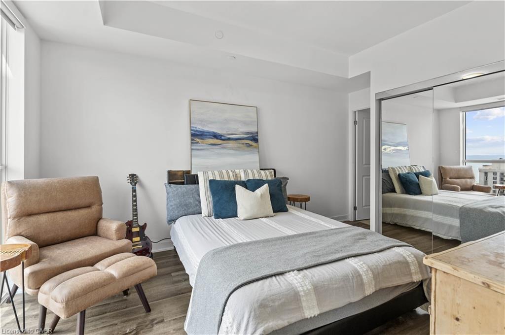 1604-2007 James Street, Burlington, ON - Indoor Photo Showing Bedroom