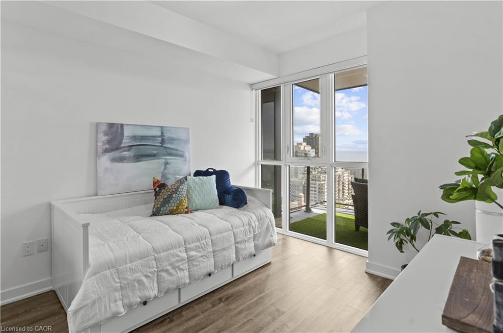 1604-2007 James Street, Burlington, ON - Indoor Photo Showing Bedroom