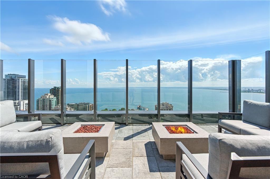 1604-2007 James Street, Burlington, ON - Indoor Photo Showing Living Room