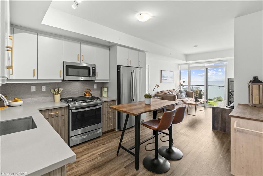 1604-2007 James Street, Burlington, ON - Indoor Photo Showing Kitchen With Upgraded Kitchen