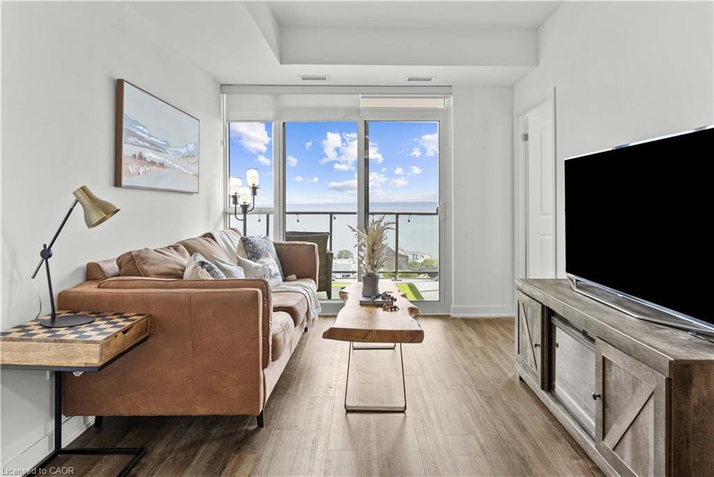 1604-2007 James Street, Burlington, ON - Indoor Photo Showing Living Room