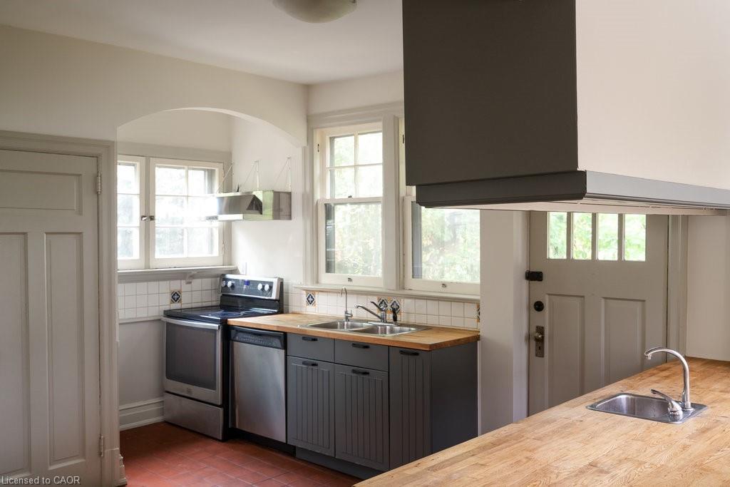 36 Mountwood Avenue, Hamilton, ON - Indoor Photo Showing Kitchen With Double Sink